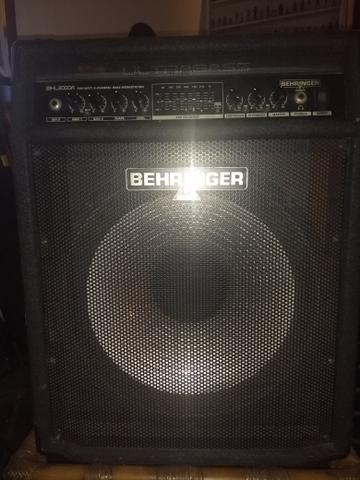 Amplificador contrabaixo Behringer BXLA