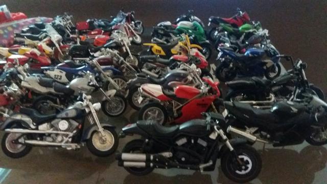 Coleção completa de carros, motos e aviãos do jornal