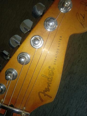 Guitarra fender signature