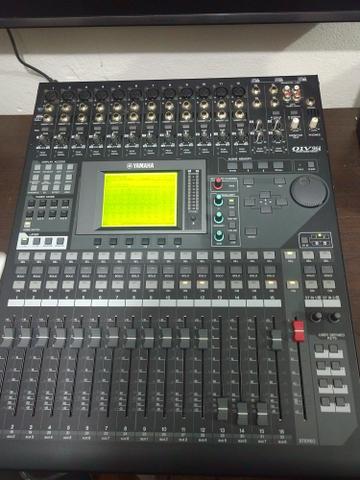 Mesa digital Yamaha 01V96i em estado de zero