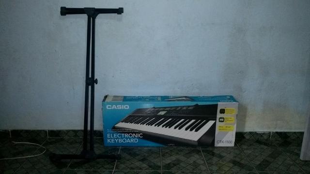 Teclado Casio CTK- com suporte