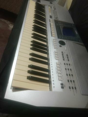 Teclado Yamaha PSR s700