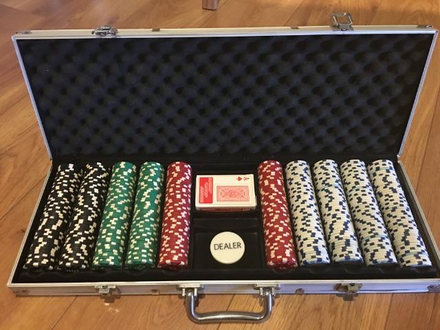 Vendo maleta de poker 500 fichas
