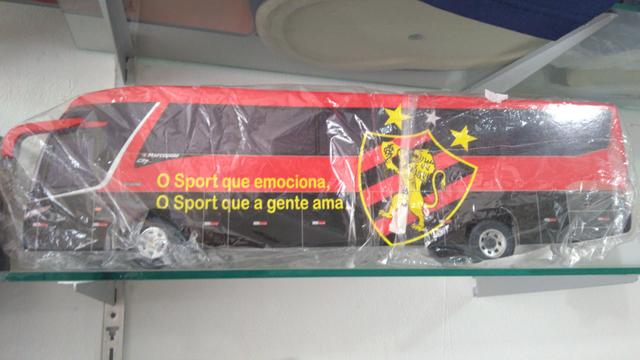 Ônibus do sport em madeira MDF