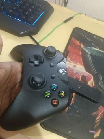 Controle xbox one com bateria original e adaptador