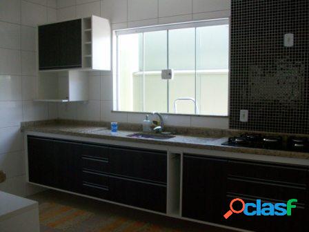 Casa com 3 dorms em Botucatu - Jardim Cambuí por 1.8 mil