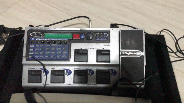 Pedaleira digitech gnx2