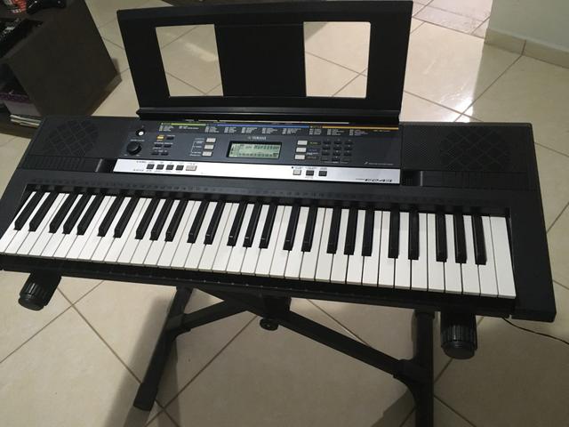 Teclado YAMAHA PSR-E243