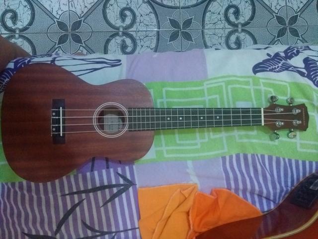 Vendo ou Troco Ukulele