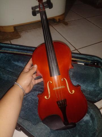 Violino impecável