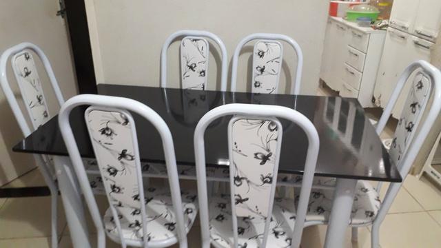 Vende mesa novissima com bom estado de conservação