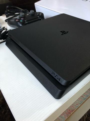 Playstation 4 slim