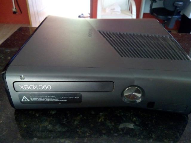 Vendo Video Game XBox 360 com Kinet