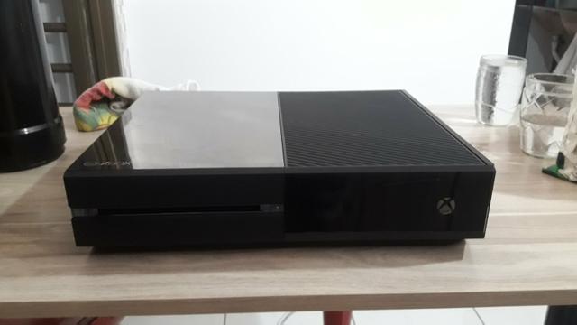Xbox One 1TB + Controle + Headset