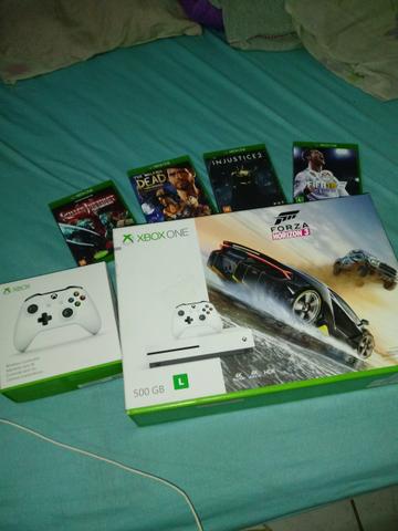 Xbox one 2 controles e 5 jogos Baixei o preco.(LEIA)