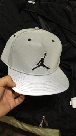 Boné Nike Air Jordan snapback refletivo