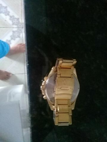 Relógio smart dourado