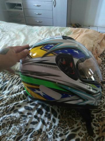 Capacete