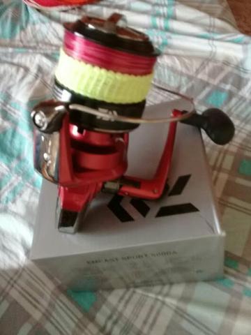 Molinete daiwa emcast sport a