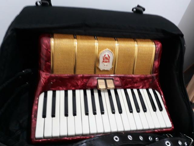 Acordeon Rampazzo 80 baixos.