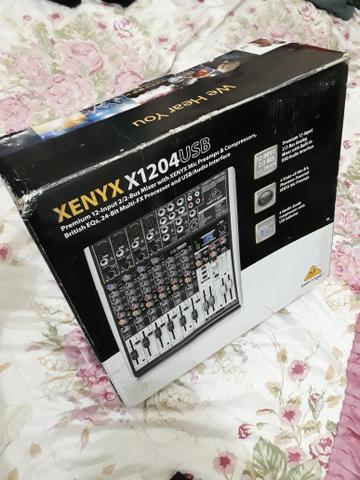 Mesa mixer de som Behringer