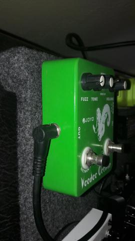 Pedal fuzz com octave da joyo