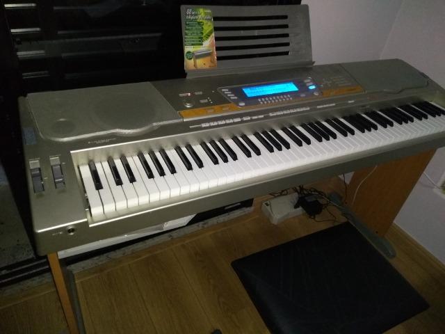 Teclado e piano sintetizador e arranjador Casio WK -