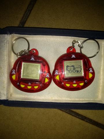 Dois tamagotchi da internet super pet