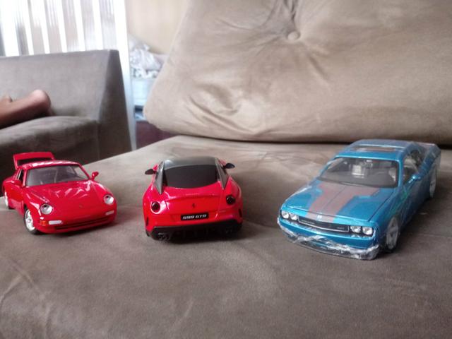 Ferrrari 599 GTO Vermelha, Porsche 911 Carrera, Dodge