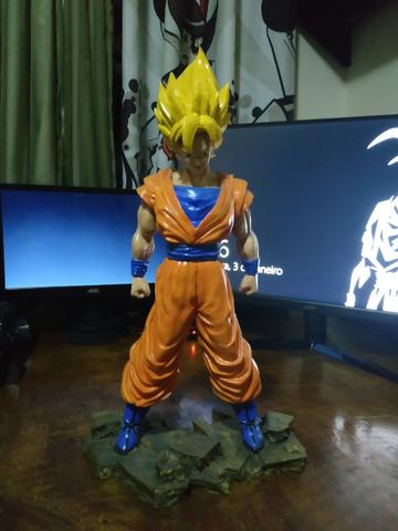Goku em resina 40cm