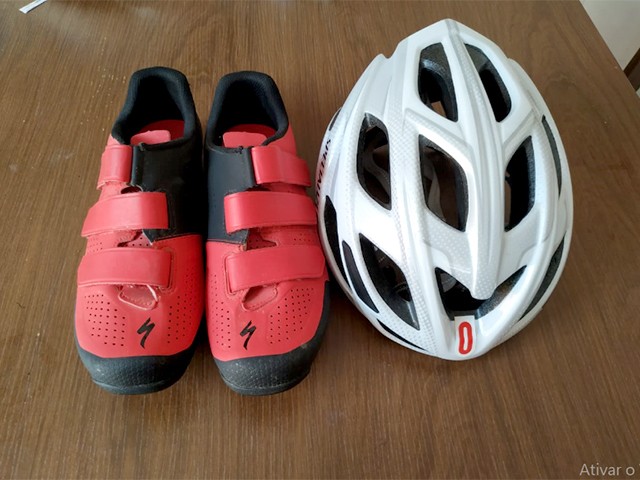 Kit de Sapatilha e Capacete Specialized