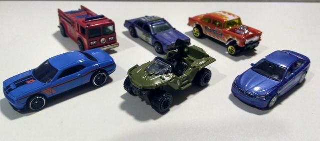 Lote Miniaturas Hot Wheels / RMZ City