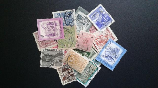 Lote com 23 selos antigos da Áustria