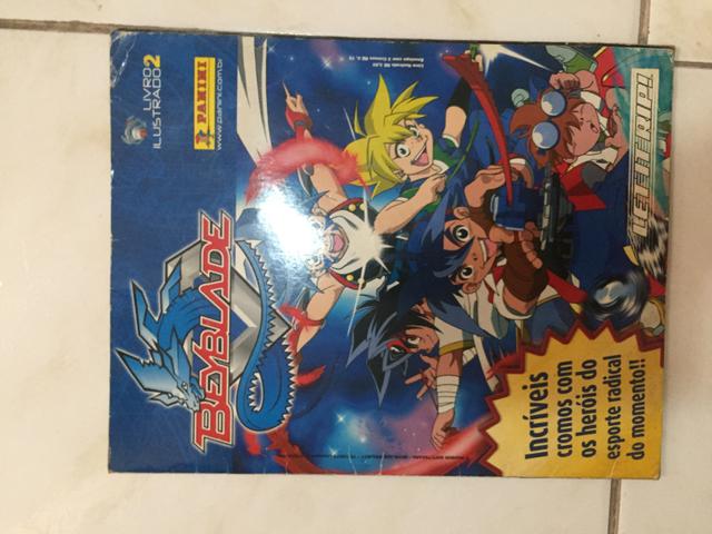 Álbum de figurinhas BEYBLADE quase completo