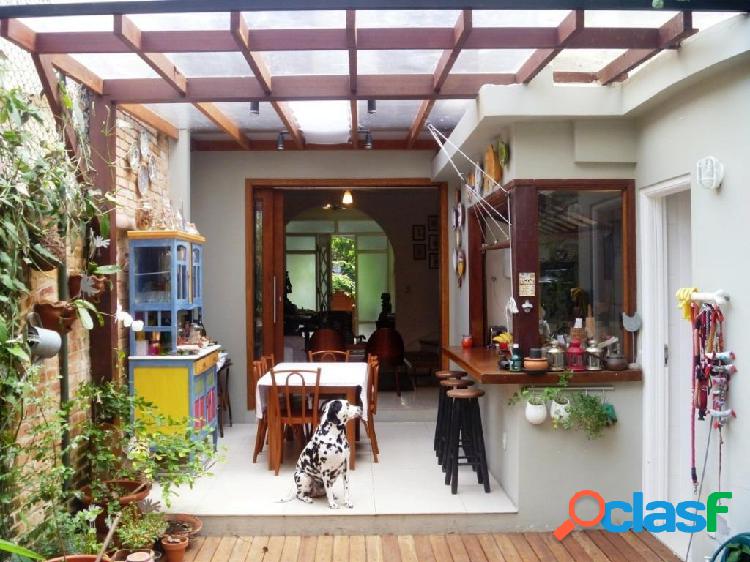 Casa com 4 dormitórios à venda, 285 m² por R$ 1.580.000 -