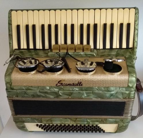 Acordeon Scandalli 80 Baixos