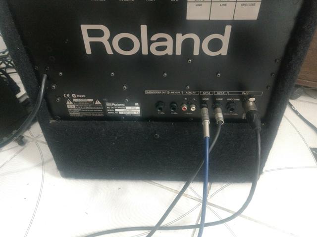 Caixa Amplificada Roland KC60