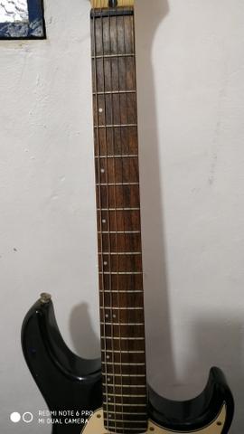 Guitarra Cort stratocaster G200