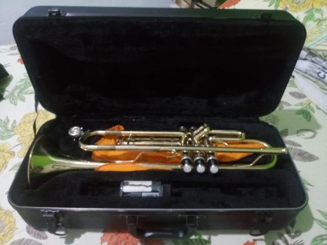 Vende-se um trompete Sib Prince - dourado