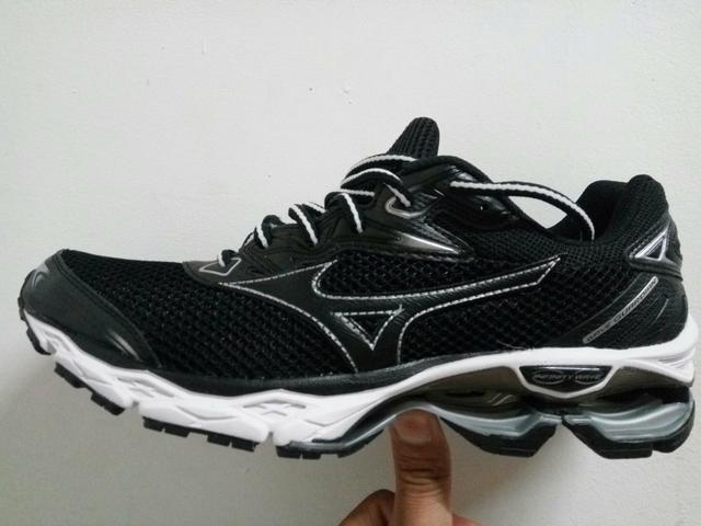 Tênis Mizuno Wave Guardian