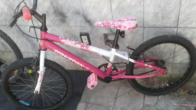 Bicicleta pra menina, conservada!
