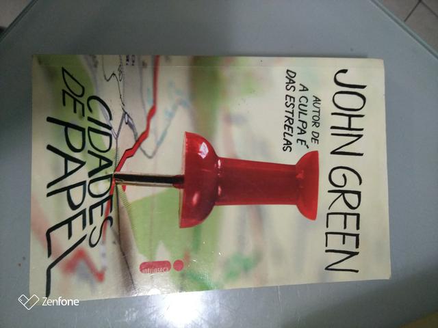 Livro Cidades de papel - John Green