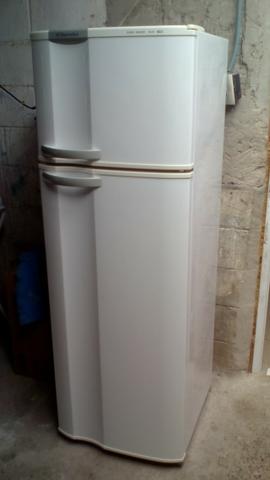 Refrigerador/Geladeira Electrolux com Freezer
