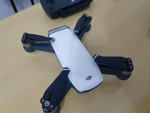 Drone DJI spark com controle e 2 baterias