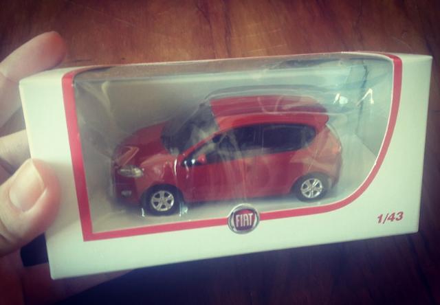 Miniatura Novo Palio Fiat 1:43 Vermelho Novo