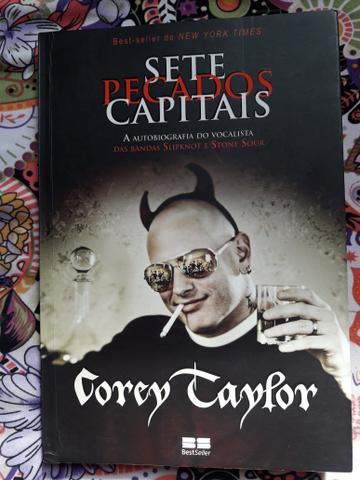 Livro os sete pecados capitais do vocalista Corey Taylor