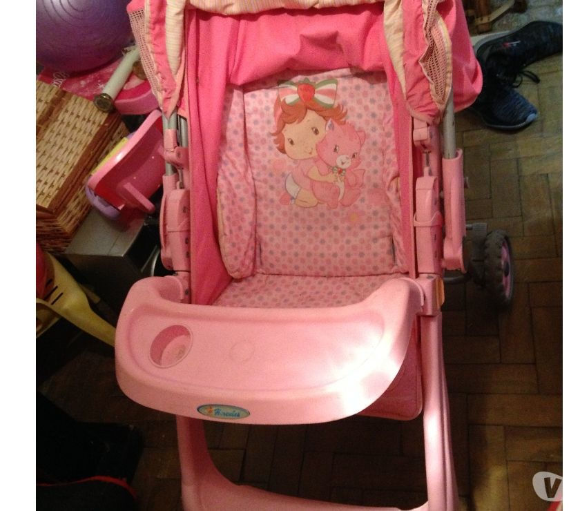 Carro de bebê rosa, marca Hercules, em excelente estado