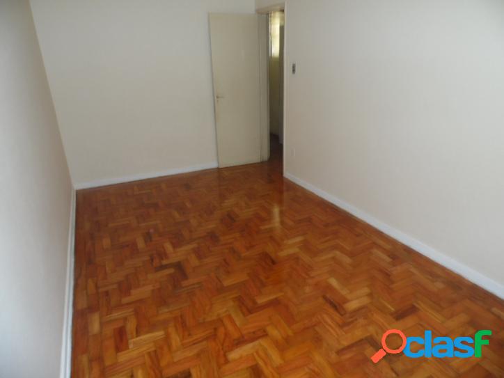 Apartamento reformado 2 dormitorios 1 vaga coletiva Marapé