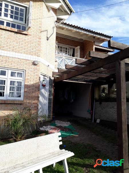 Casa com 3 dorms em Canela - centro por 585 mil à venda