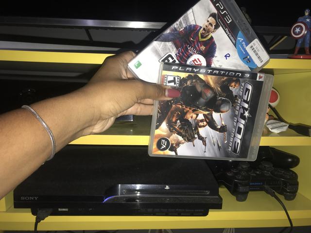 PlayStation 3 + jogos + 2 controles